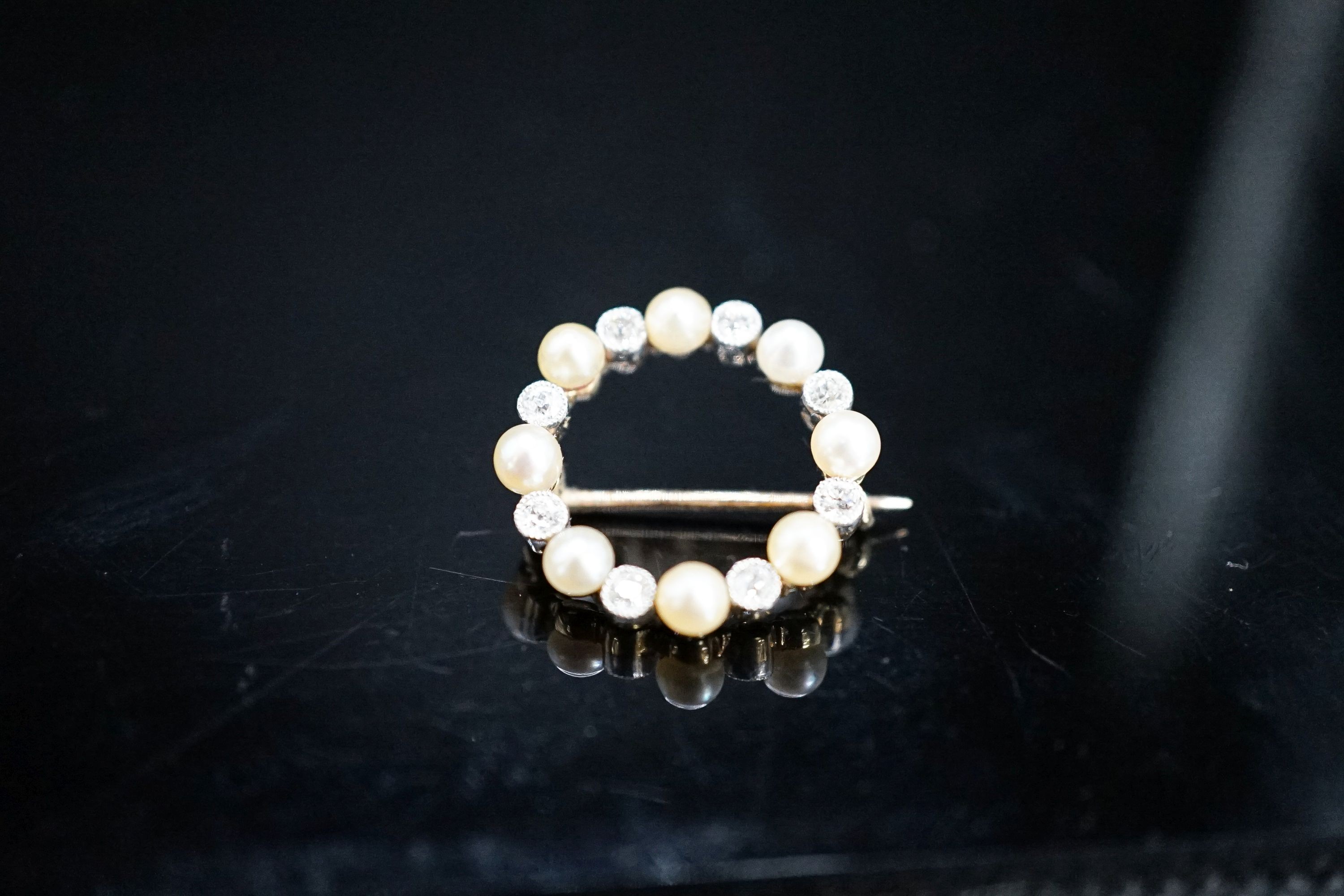 An Edwardian yellow metal, diamond and seed pearl set open work circular brooch, 20mm, gross 2.9 grams.